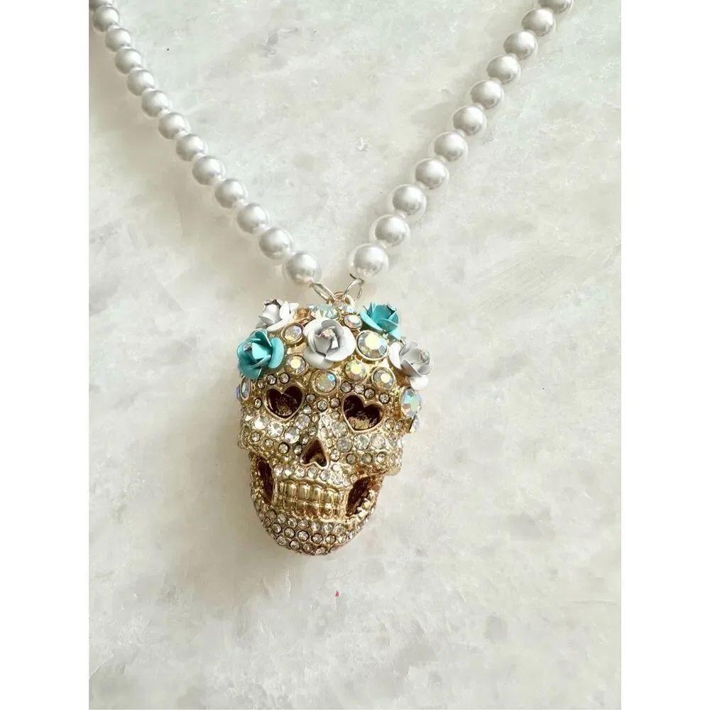 Sugar skull - Day of the Dead/ Halloween pearl necklace